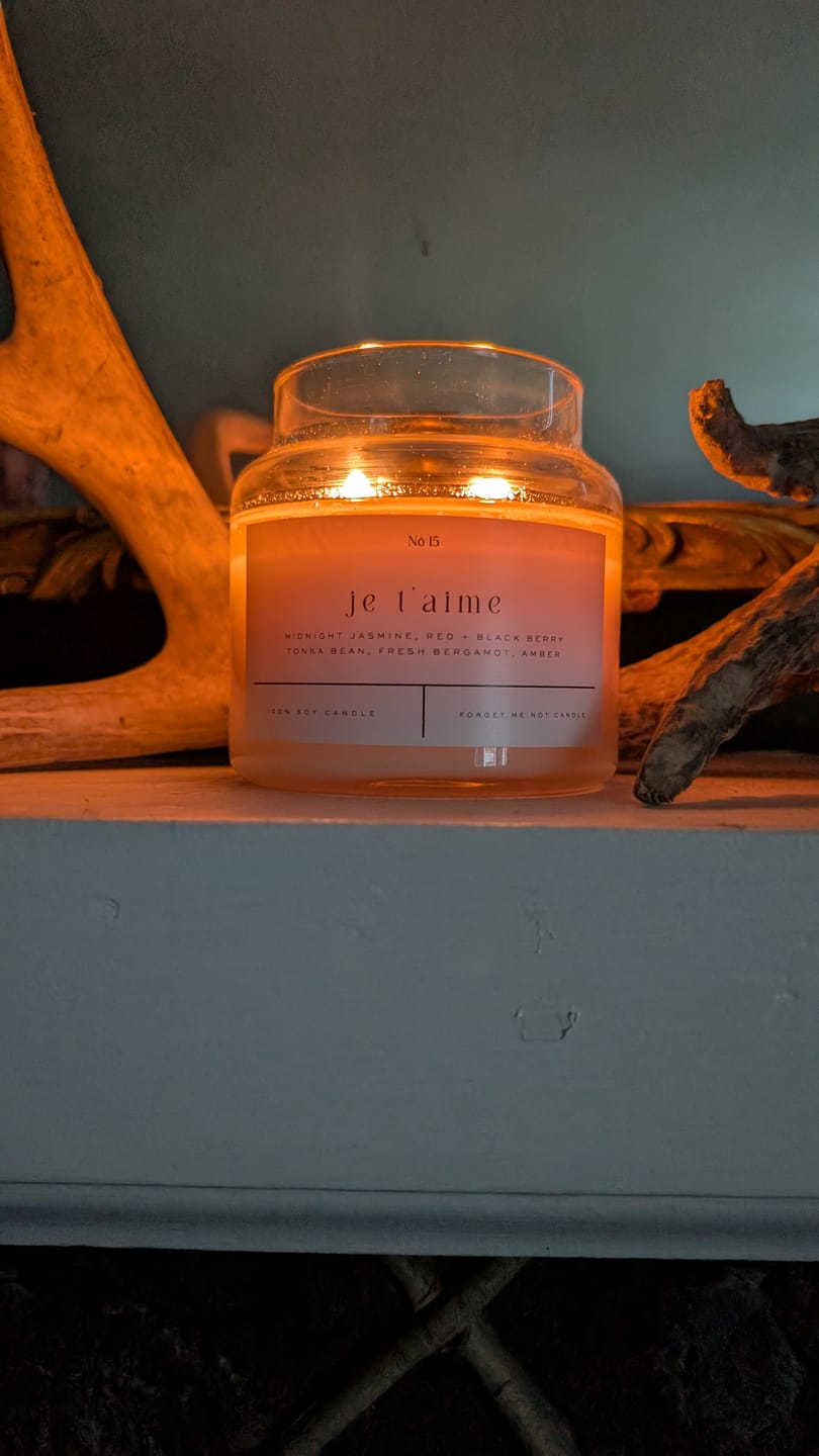 Customer photo review of Je T'aime 22 oz Glass Candle