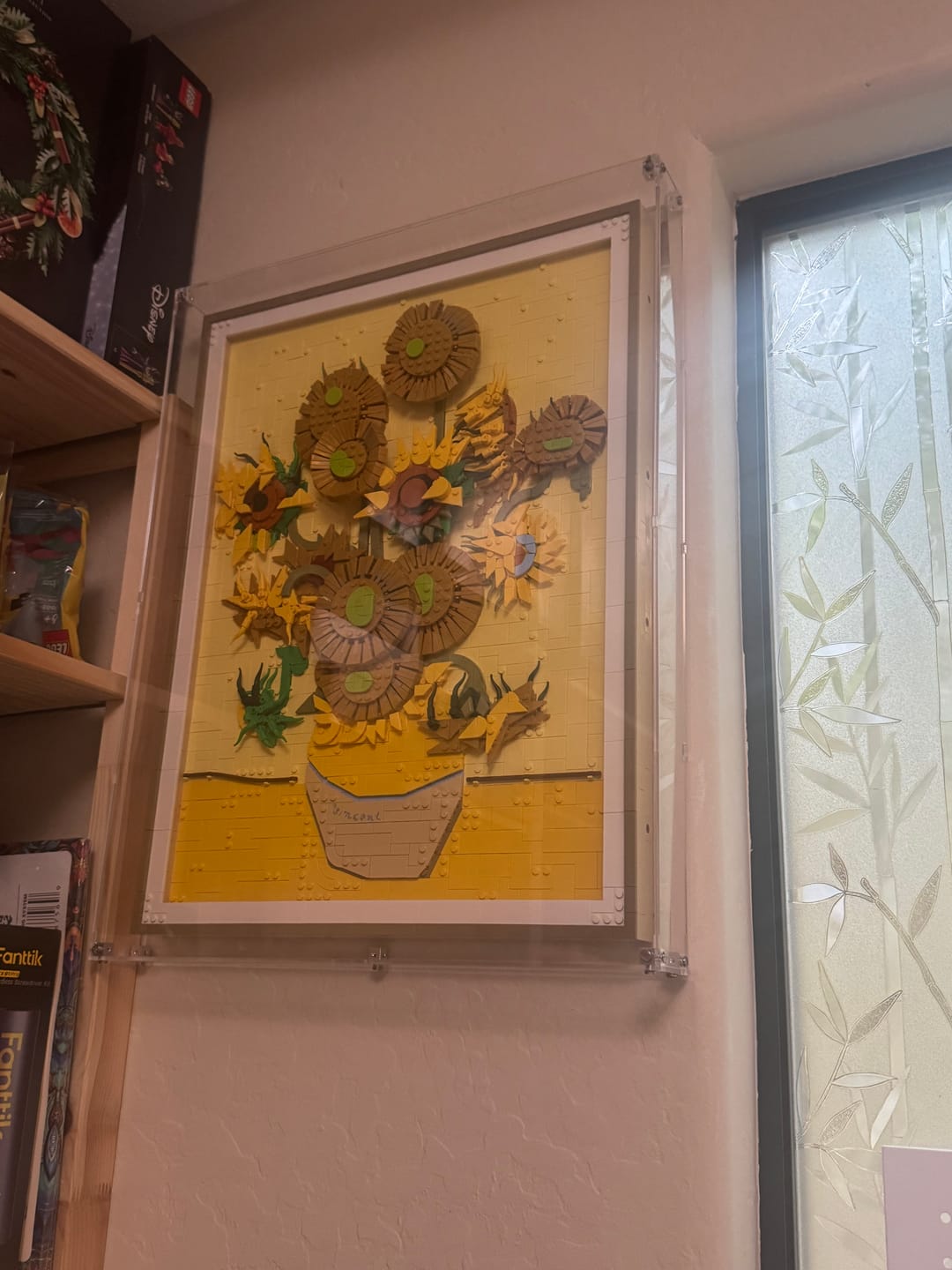 Customer photo review of Wall Mounted Display Case for LEGO® 31215 Art Vincent van Gogh – Sunflowers