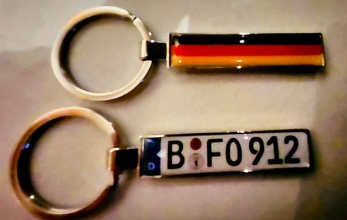 Customer photo review of Kennzeichen Schlüsselanhänger Mini Nummernschild Metall