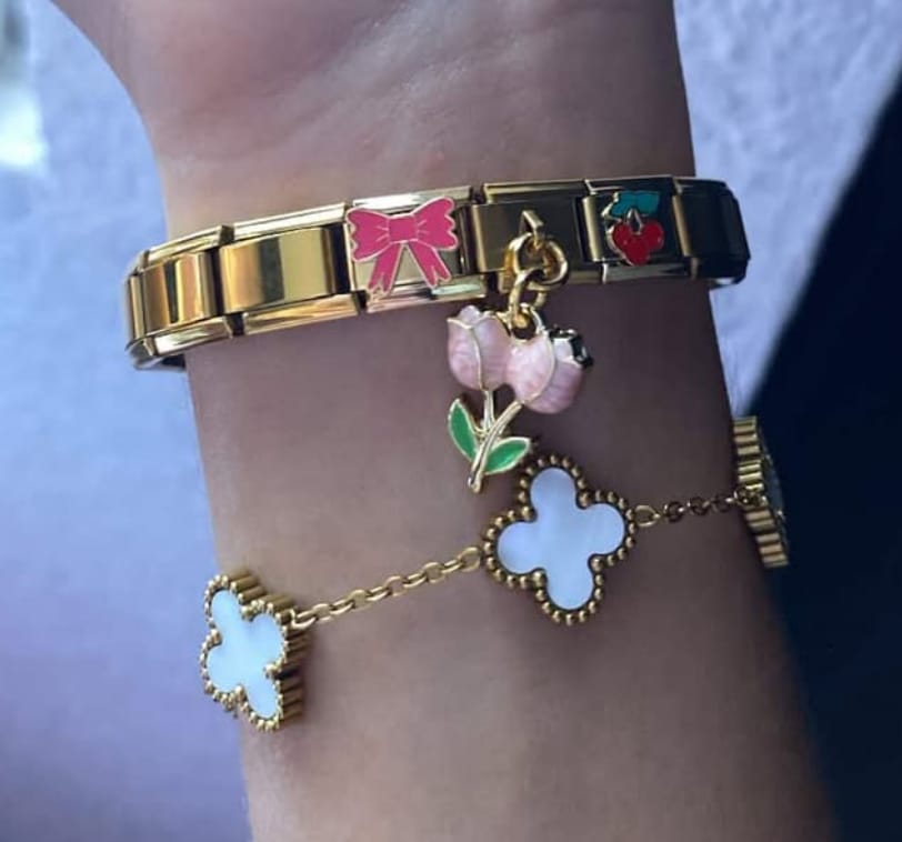 Customer photo review of Charm Moño