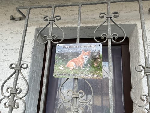 Customer photo review of Hunde-Türschild personalisiert mit Foto & Text (UV- und wetterfest)