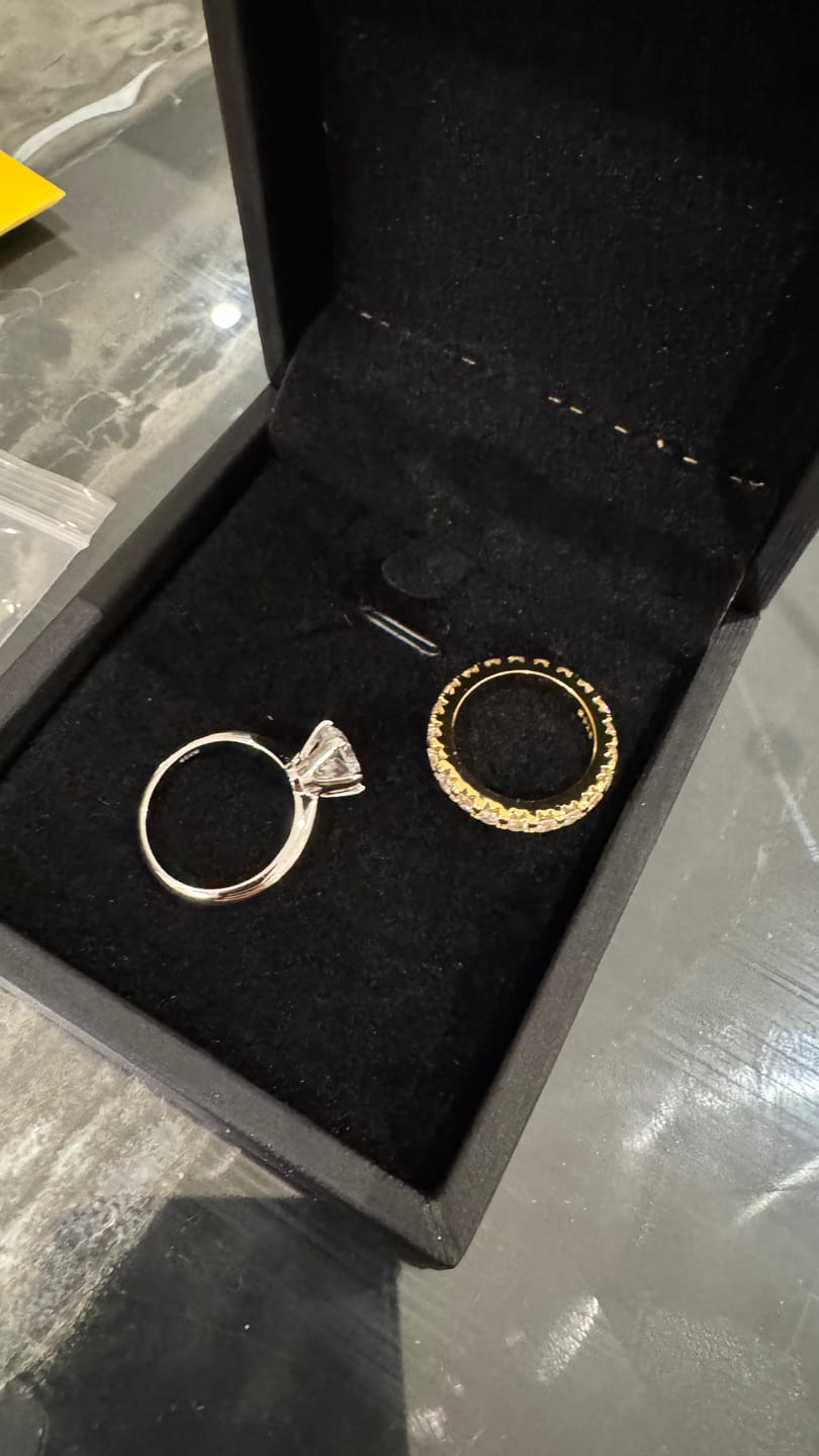 Customer photo review of Leila Moissanite Ring｜2ct