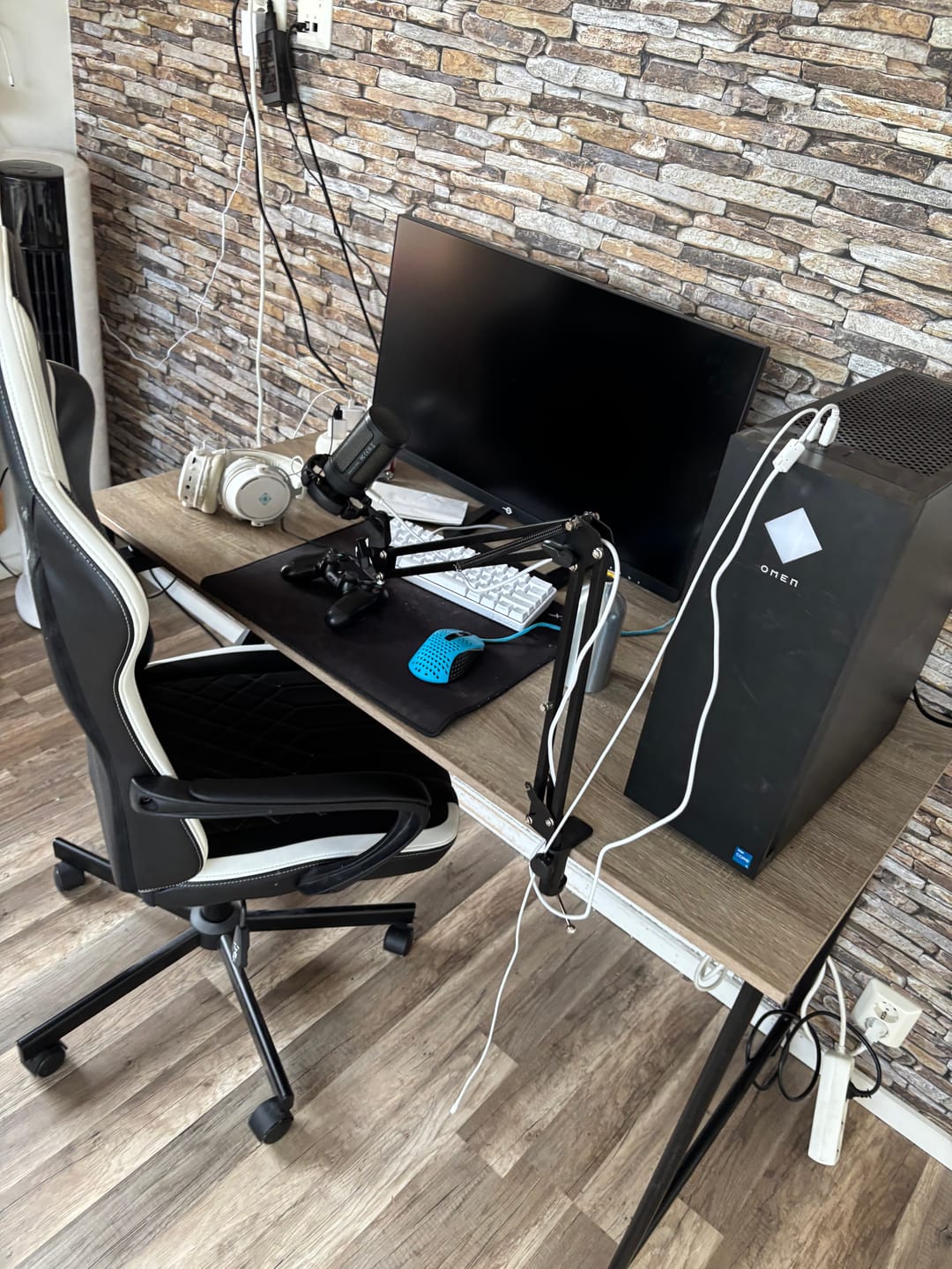 Customer photo review of TITAN ARMY P2710S Gaming Monitor