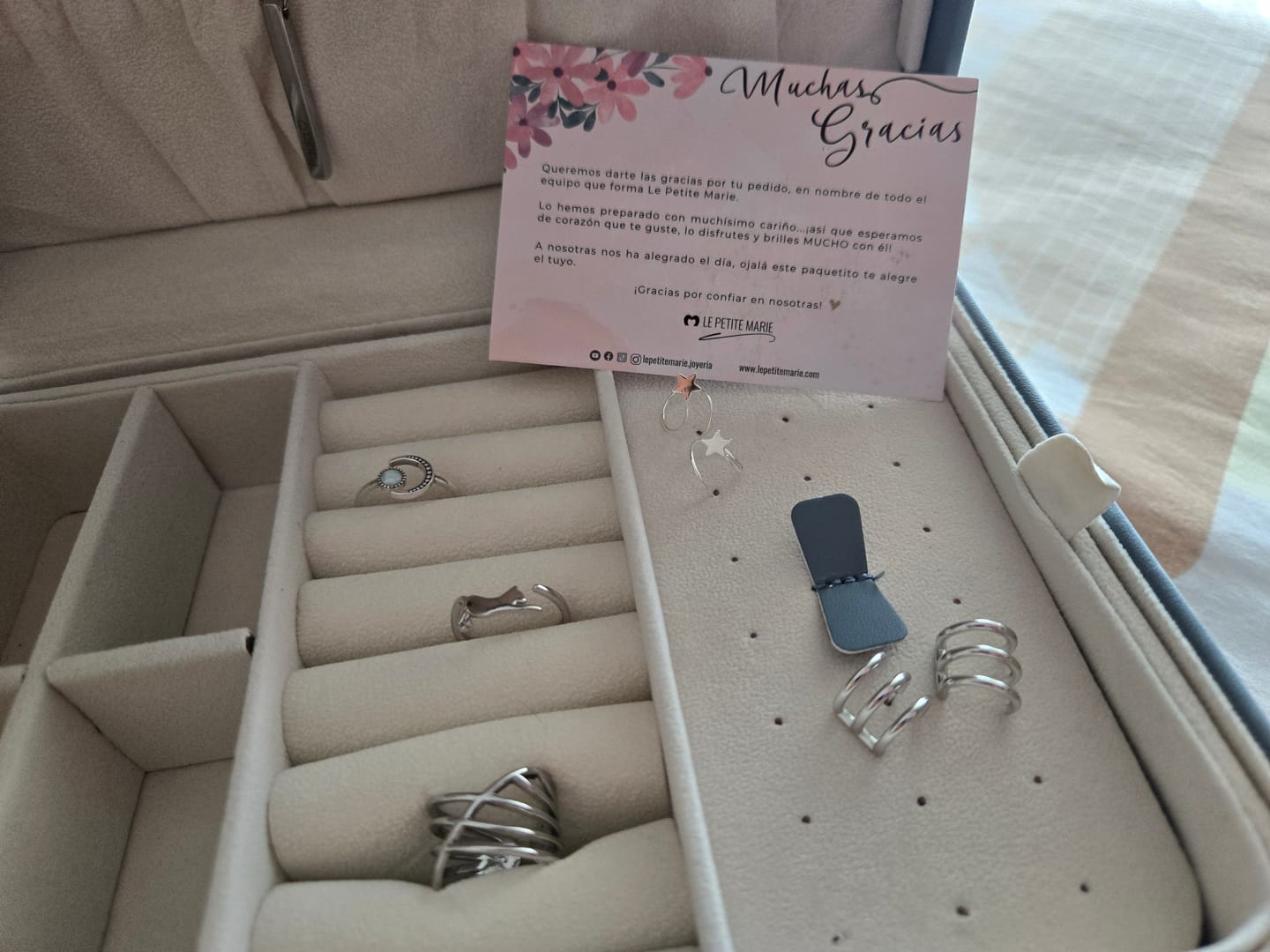 Customer photo review of Anillo Lunar