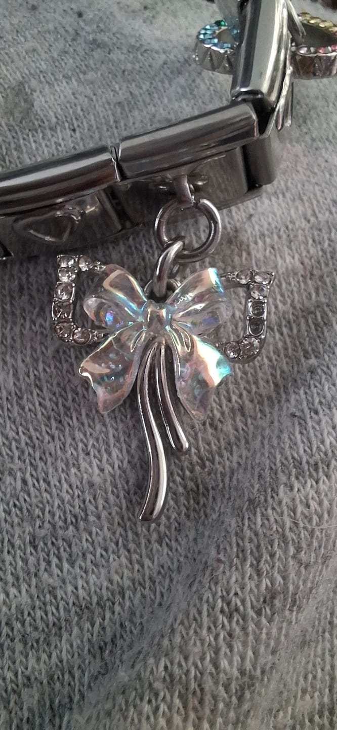Customer photo review of Charm Colgante moño