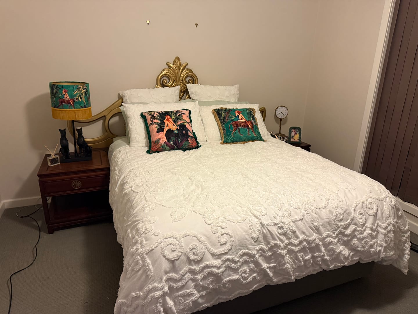 Customer photo review of Queen K Vintage Jungle Green Cushion with Fringe Trim