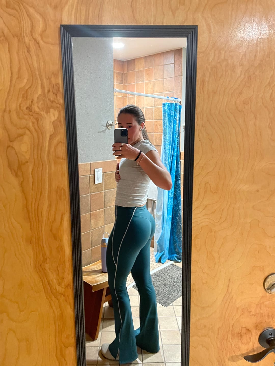 Customer photo review of W285 - Elevate flare leggings