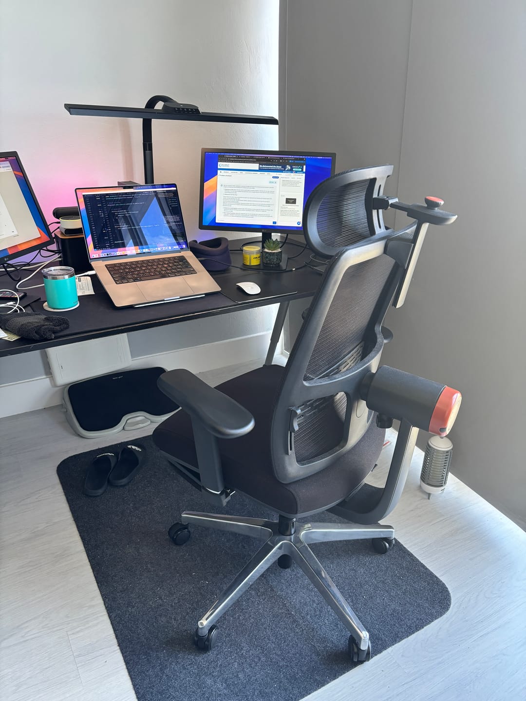 Customer photo review of Newtral Magic H Ergonomic Office Chair with Auto-following Lumbar Support