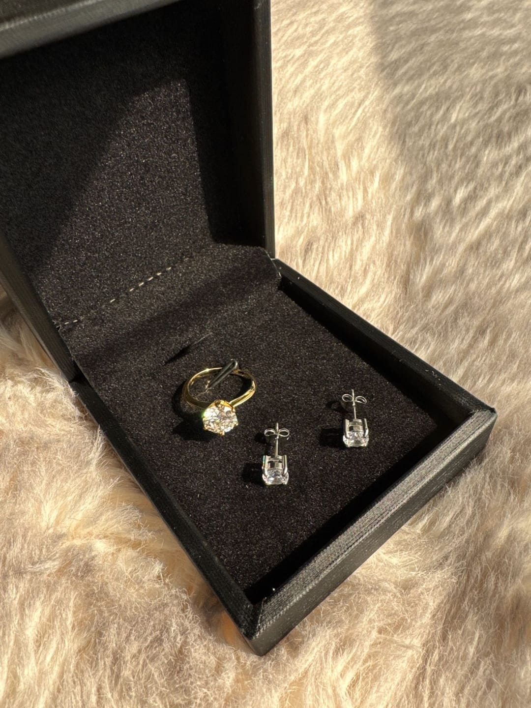 Customer photo review of 🎁 Free Stud Earrings