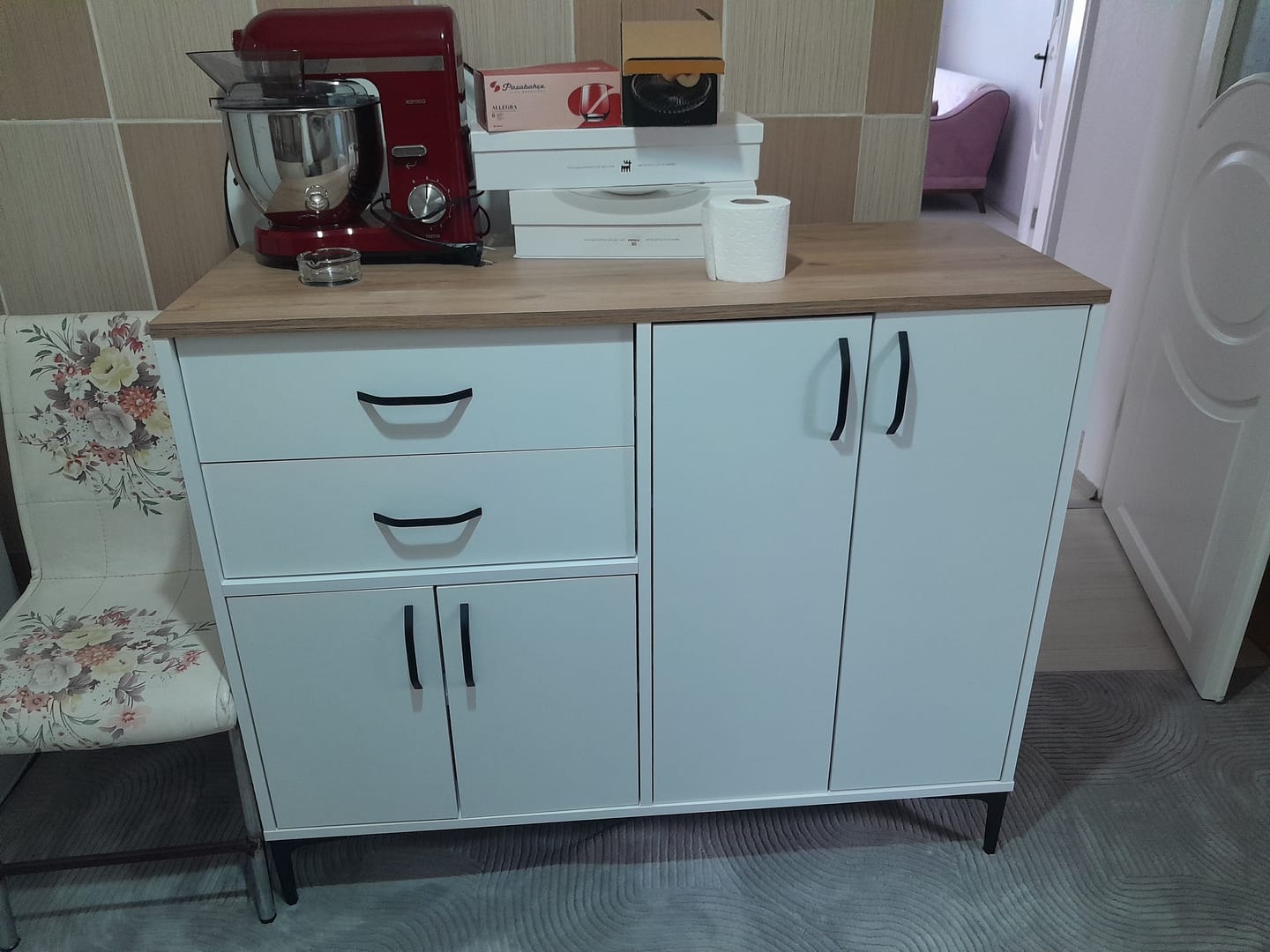 Customer photo review of Rani JE210 Kahve Köşesi Çok Amaçlı Dolap 4 Kapaklı 2 Çekmeceli Kiler Mutfak Dolabı Beyaz - Sepet Ceviz