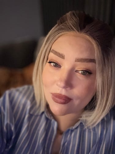 Customer photo review of JBEXTENSION 12 Inches Bob Cut Butter Milk Pre-Cut Snowflake Lace Frontlace Glueless Wig KHLOE BUTTER MILK【PERMATEASE】【BENDY EAR TABS】