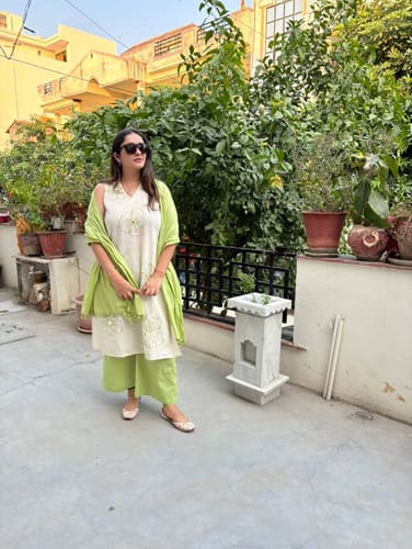 Customer photo review of VARNIKA OFF WHITE & GREEN EMBROIDERED 3PCS SET