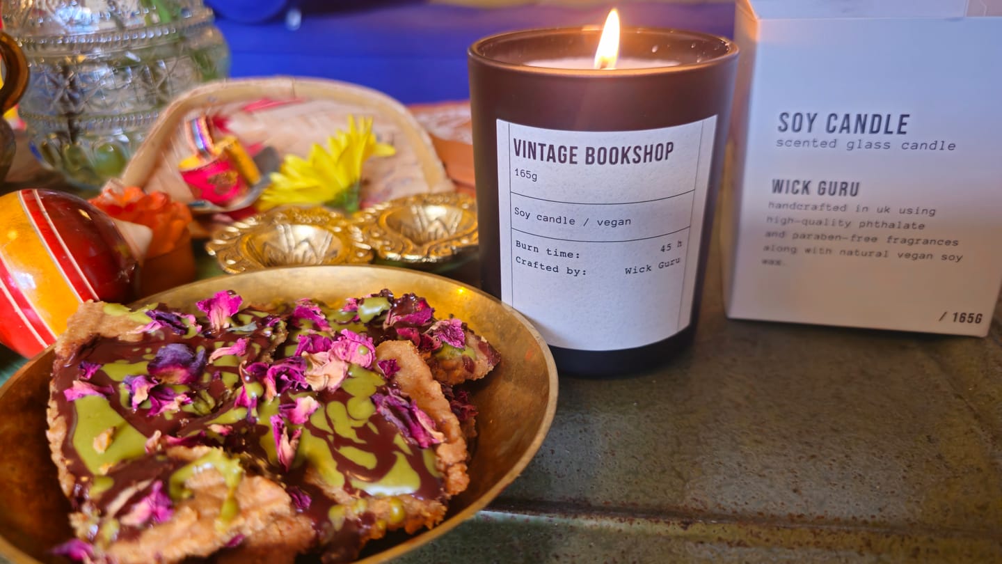 Customer photo review of Vintage Bookshop Candle