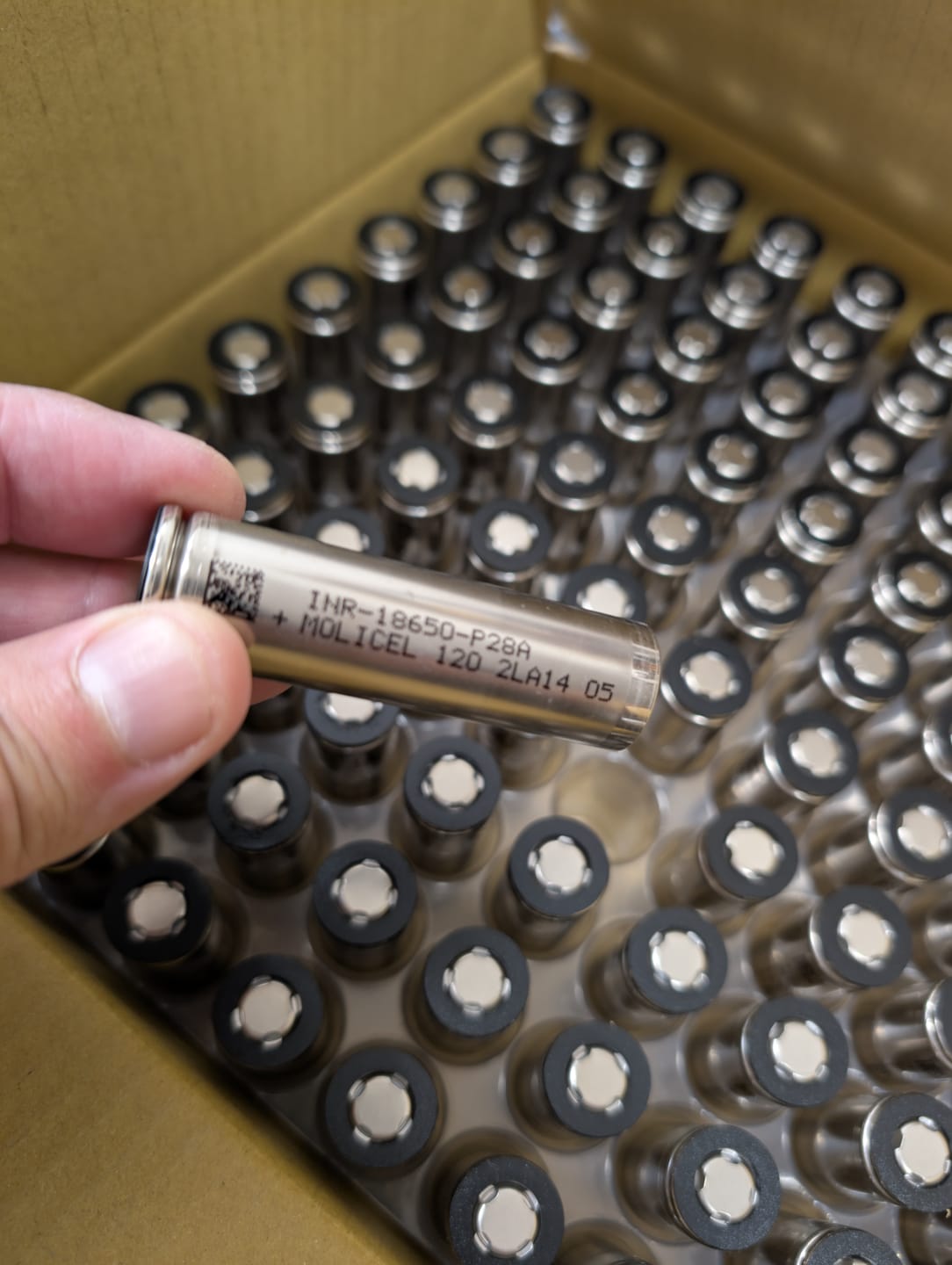 Customer photo review of 100 pcs Molicel 18650 2800 mAH 35A Li-ion Battery. INR-18650-P28A 10.3 wh $1.75/cell