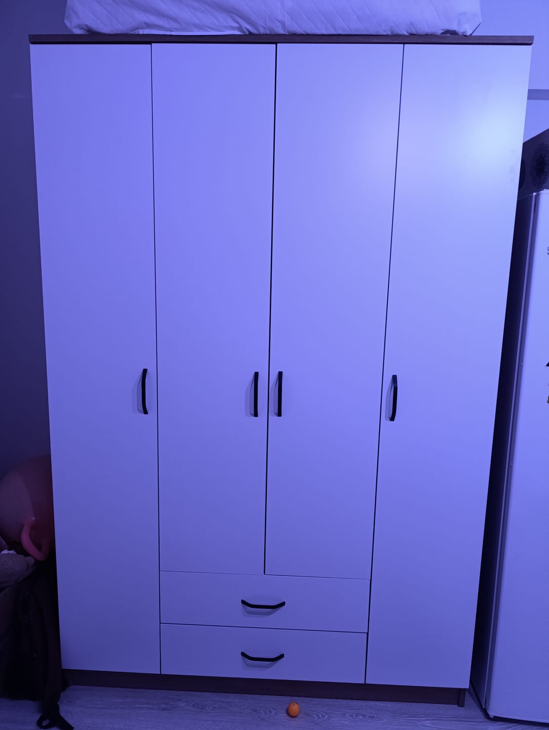 Customer photo review of Rani BA112 Geniş Gardırop Elbise Dolabı 4 Kapaklı 2 Çekmeceli 13 Raflı 1 Askılı Sepet Ceviz - Beyaz