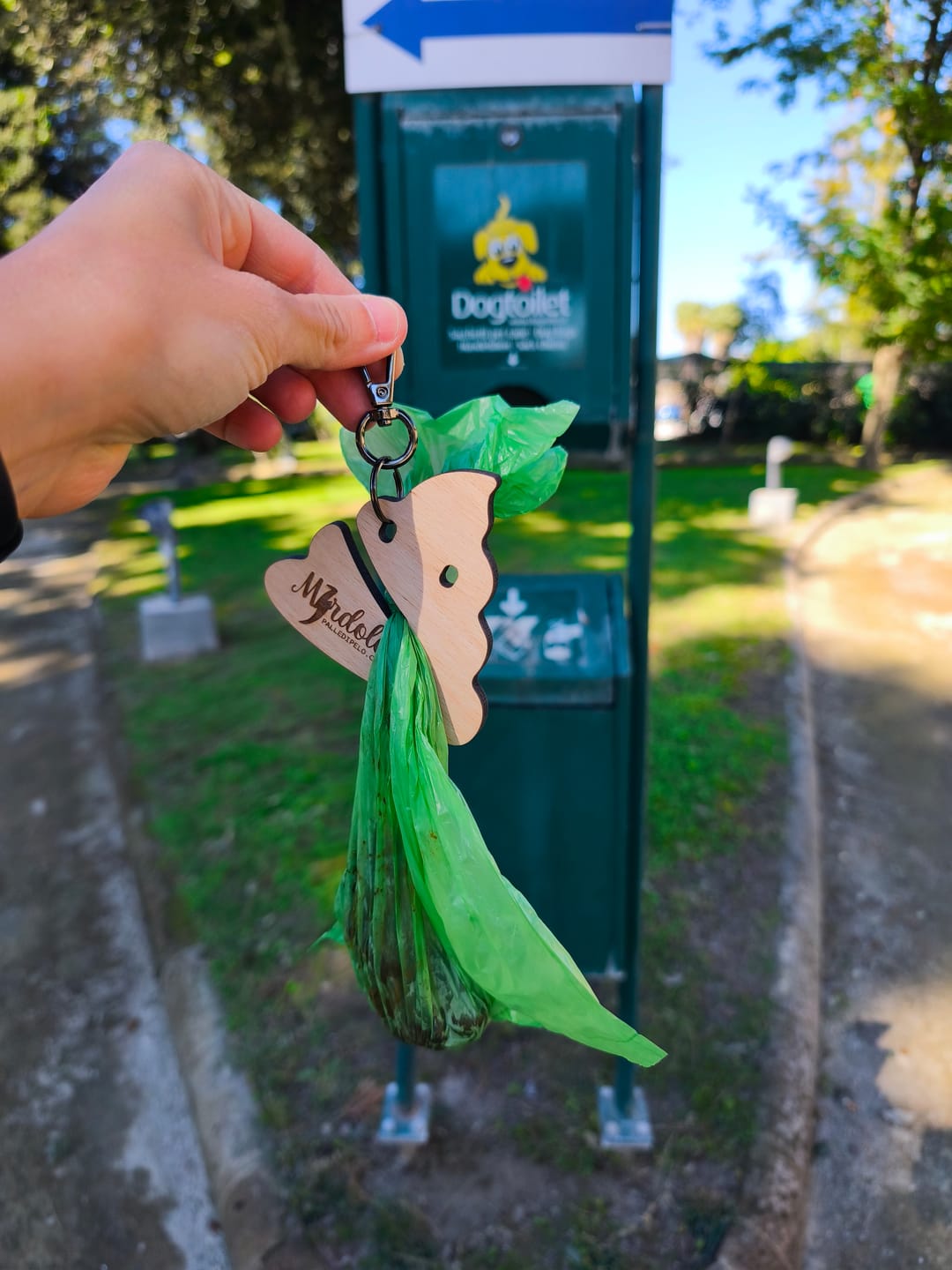 Customer photo review of Merdolo,  trasporta per te i sacchetti di cacca