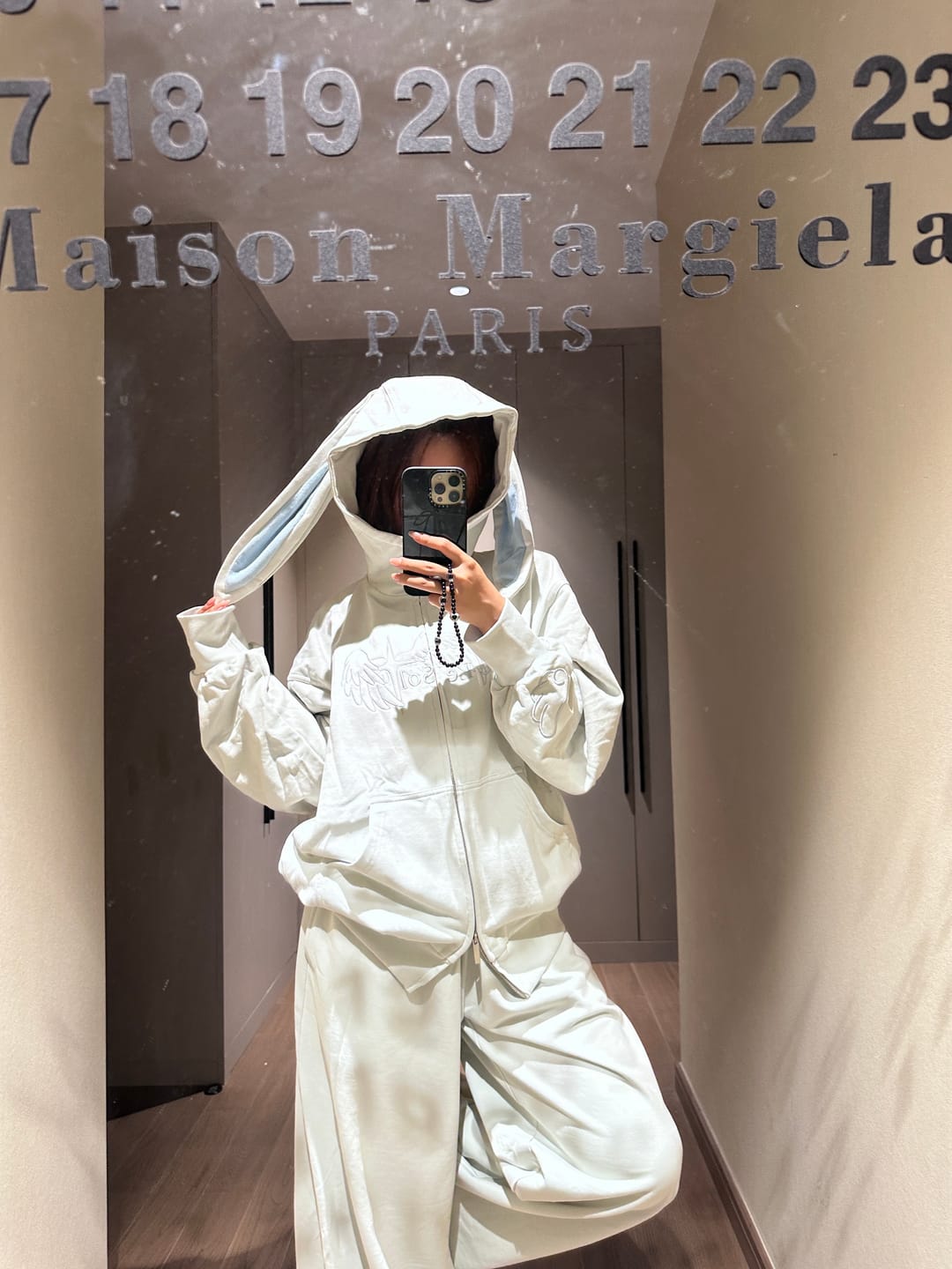 Customer photo review of Rase le sol Bunny Ear Hoodie and Wide-Leg Sweatpants Set