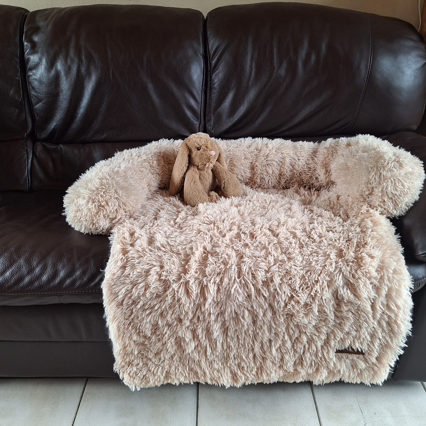 Customer photo review of Pet Perfect Fluffy Hondendeken Bank - Bankbeschermer - Wasbaar