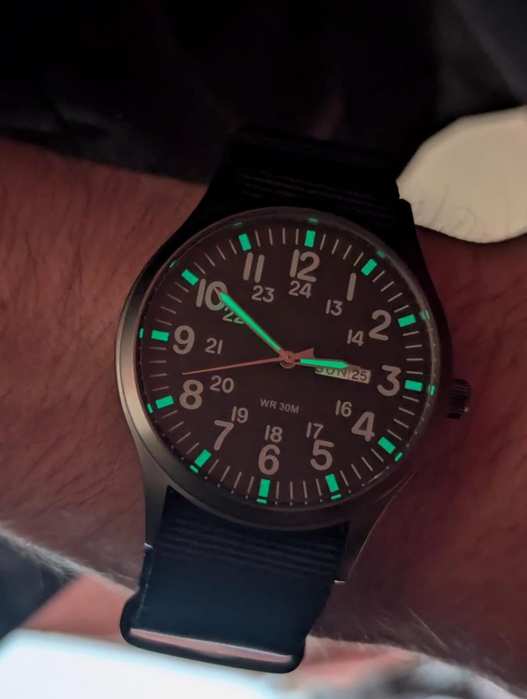 Customer photo review of Durable men's outdoor watch – waterproof, scratch-resistant design, for adventure