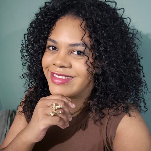 Customer photo review of Peruca Sabrina Cacheada Castanho Escuro