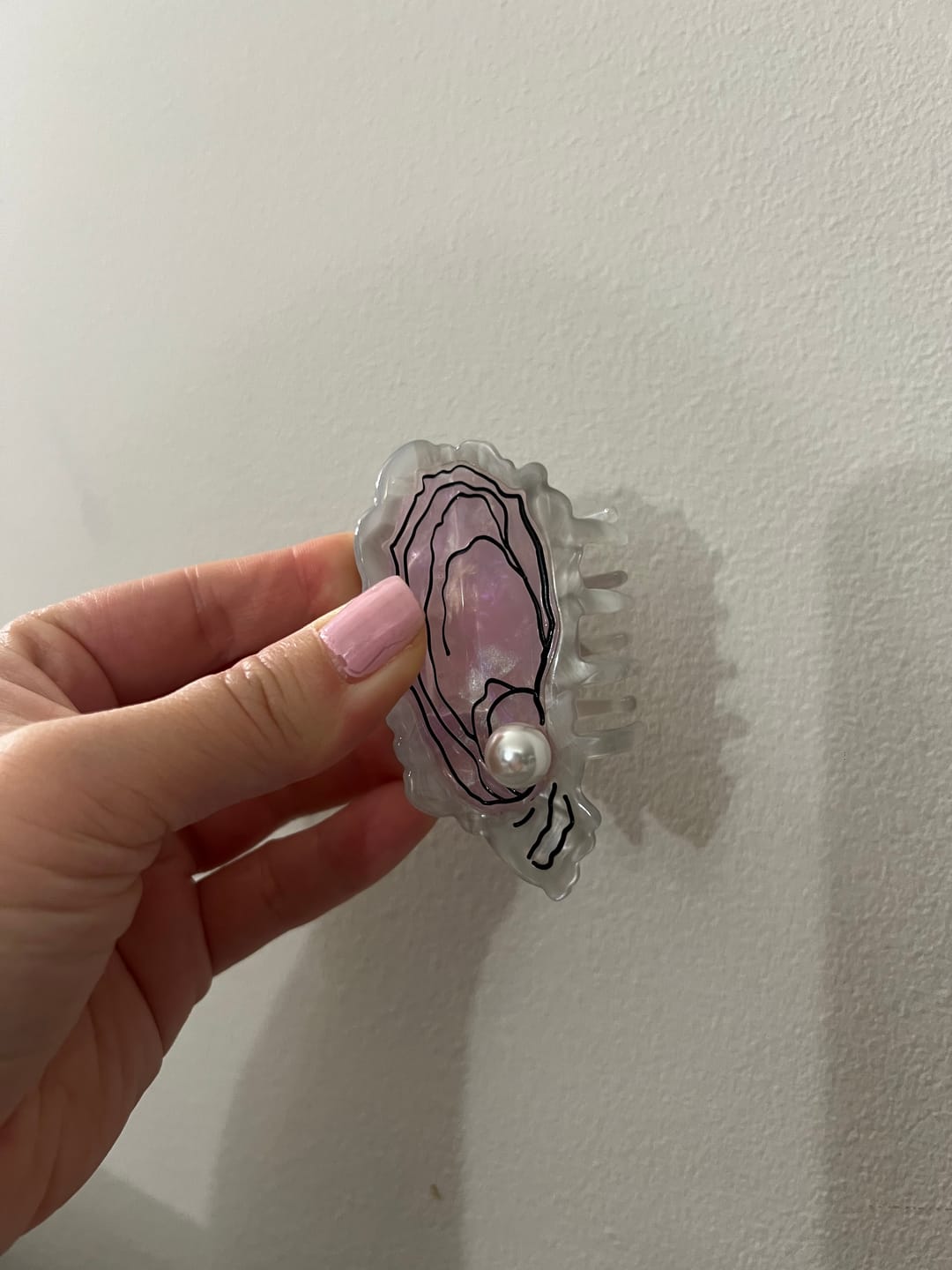 Customer photo review of Midi Oyster Hair Claw Clip