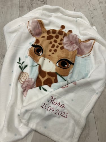 Customer photo review of Giraffe Babydecke mit Namen bestickt 75x100cm