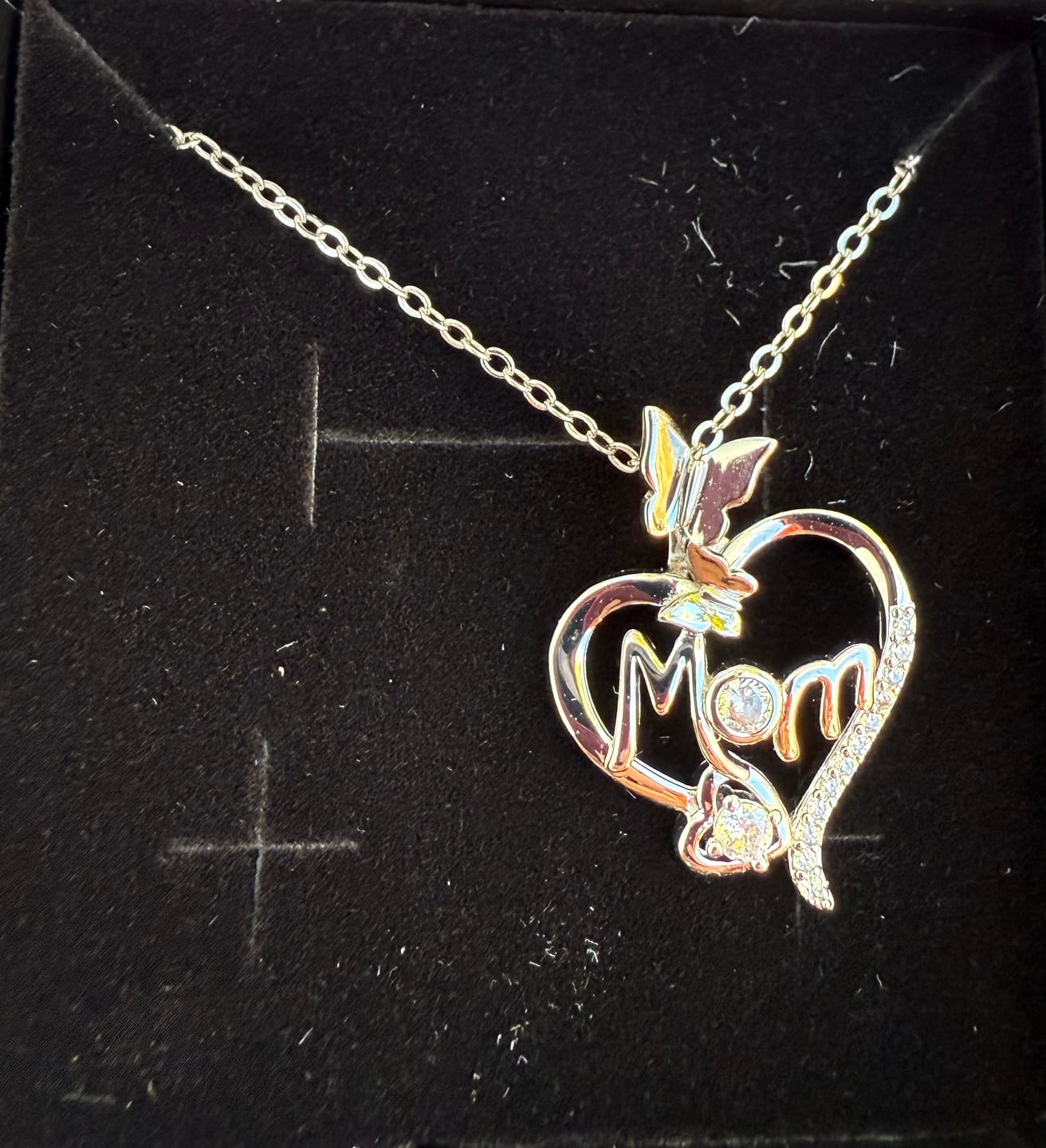 Customer photo review of Mabel 18k White Gold Plated Mom Heart Pendant Necklace with Simulated Diamond Crystals
