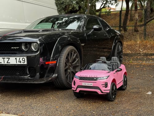 Reseña con foto de un cliente sobre PRÉ VENDA Carro Elétrico para Criança RANGE ROVER EVOQUE 12v Rosa c/ RODAS DE BORRACHA & ASSENTO EM PELE