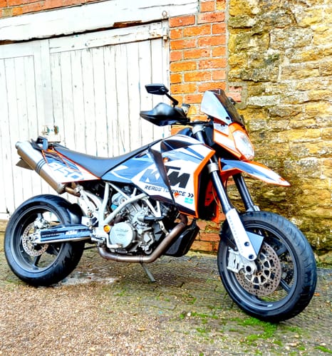 Customer photo review of KTM 950 SM / SMR GRAPHICS - "Abstrakt" (Black/White)