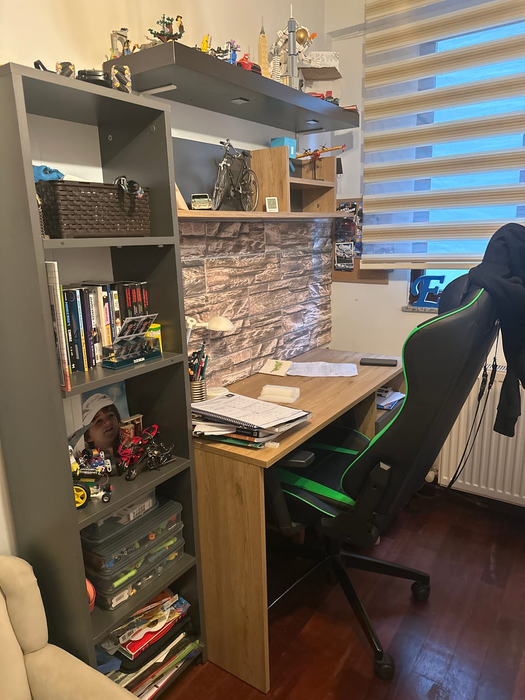 Customer photo review of Rani HA115 Çekmeceli Kitaplıklı Çalışma Ofis Bilgisayar Masası Sepet Ceviz - Antrasit