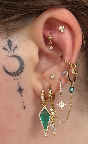 Customer photo review of GAIA Threadless Cartilage Stud