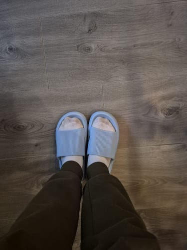 Customer photo review of HappyFlops