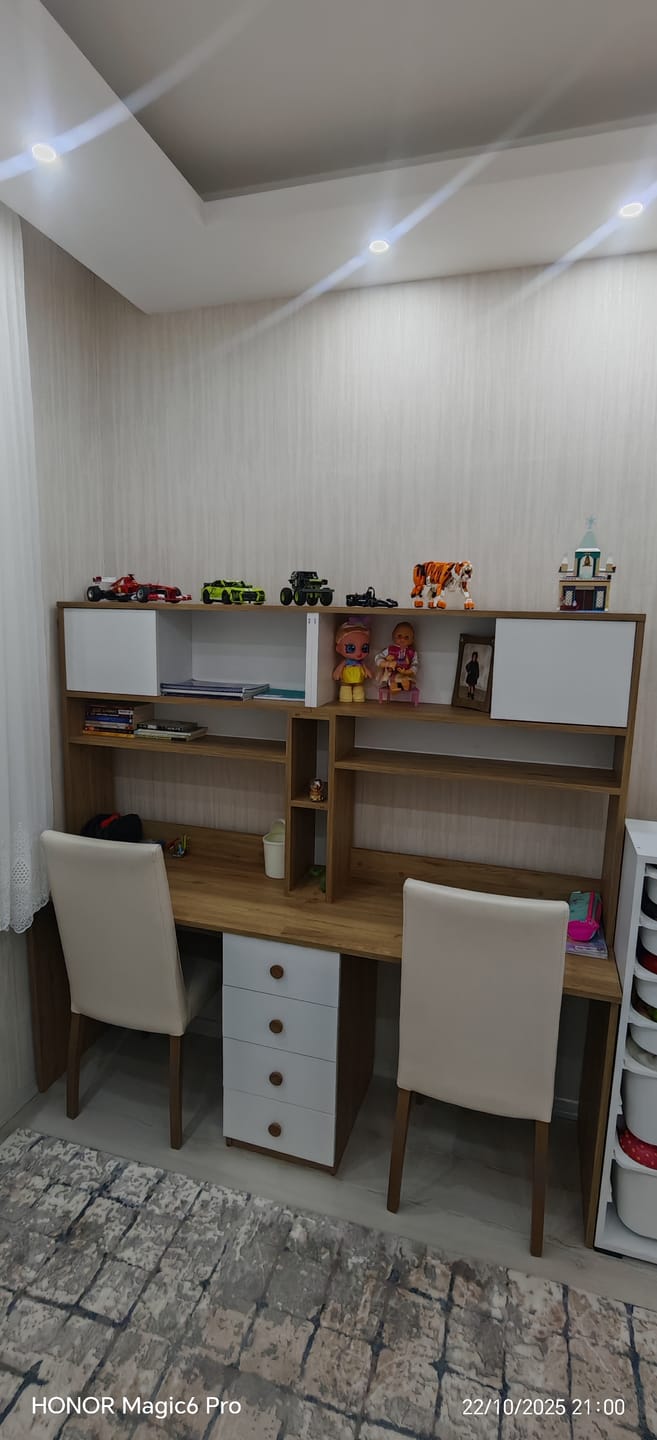 Customer photo review of Rani HA130 İki Kişilik Raflı 2 Kapaklı 4 Çekmeceli Çalışma Ofis Bilgisayar Masası Sepet Ceviz - Beyaz
