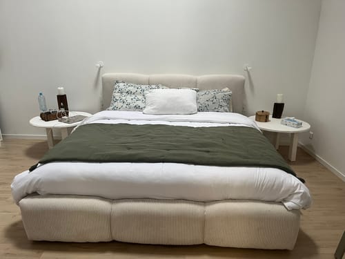 Customer photo review of Lit rembourré avec coffre de rangement - CARLA
