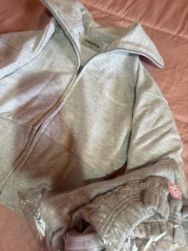 Customer photo review of CONJUNTO POLERÓN AJUSTADO & PANTALÓN RECTO - GRIS