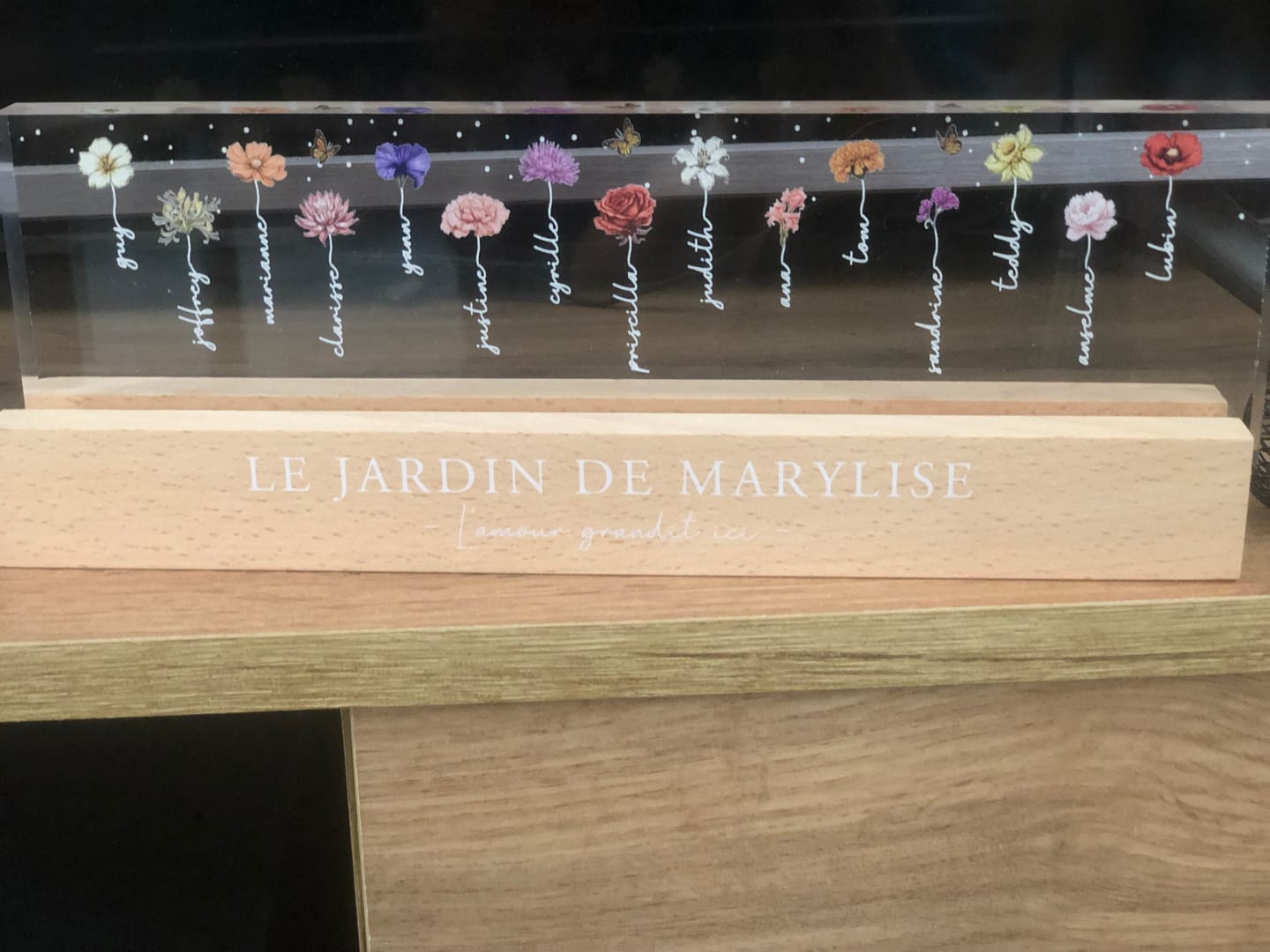 Customer photo review of Le Jardin de Mamie - Plaque LED acrylique personnalisée avec fleurs pour Maman et Mamie