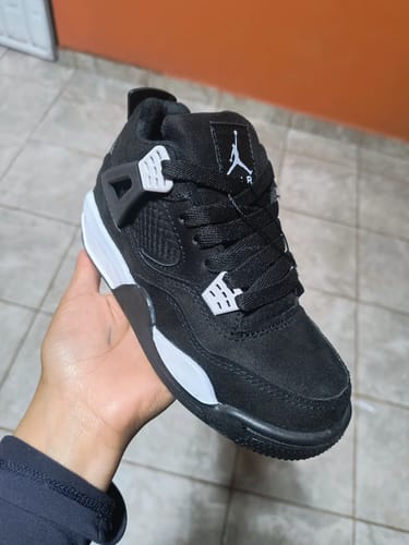 Customer photo review of Tenis Retro 4 Negro Blanco Niño