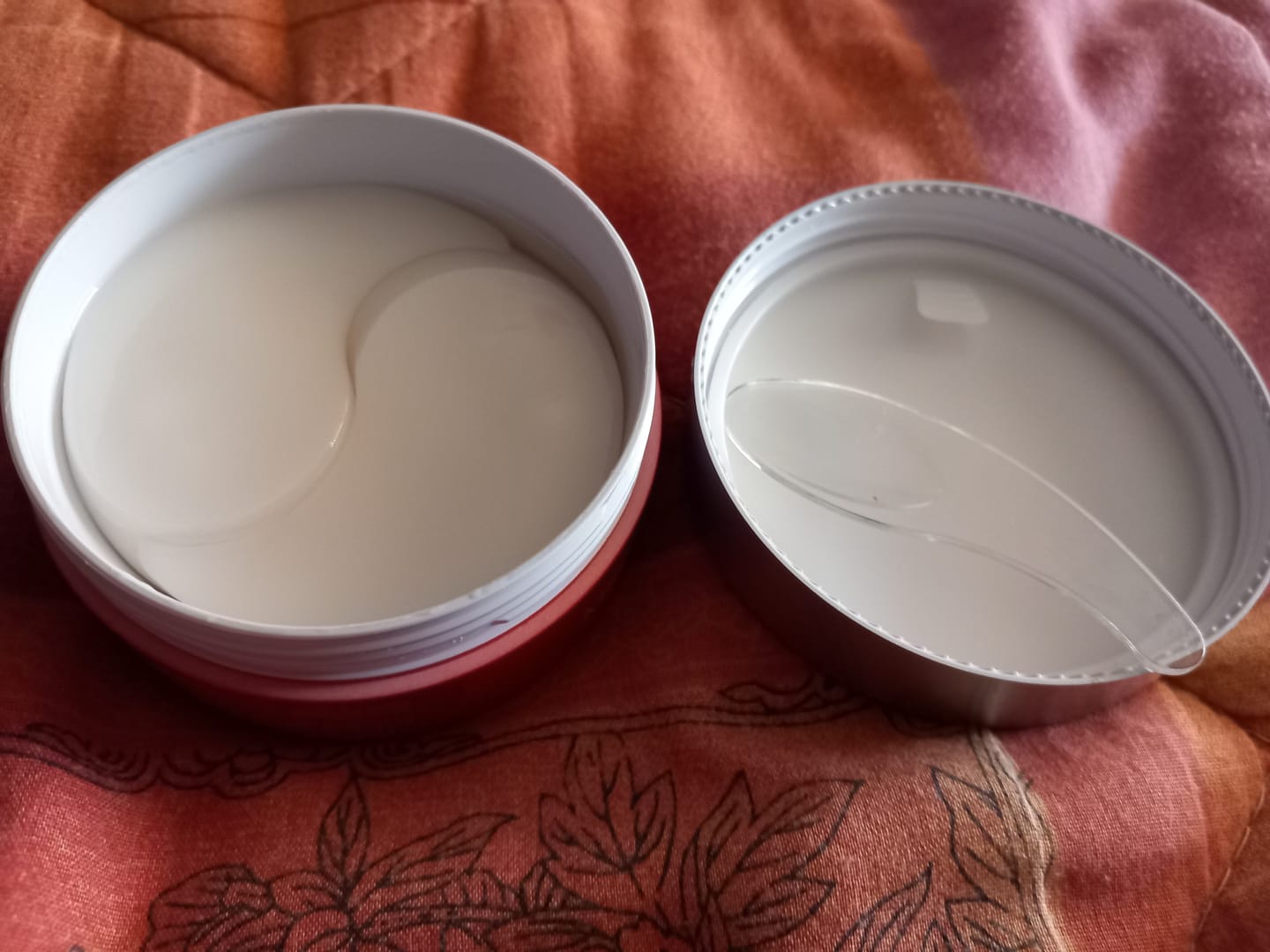 Customer photo review of Kolagēna spilventiņi ādai ap acīm ar laktobaktērijām Medi-Peel Red Lacto Collagen Eye Patch