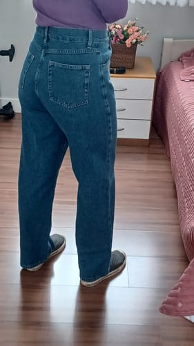 Vera S. review of Calça Jeans Reta Araçá Azul Médio image 1 out of 4