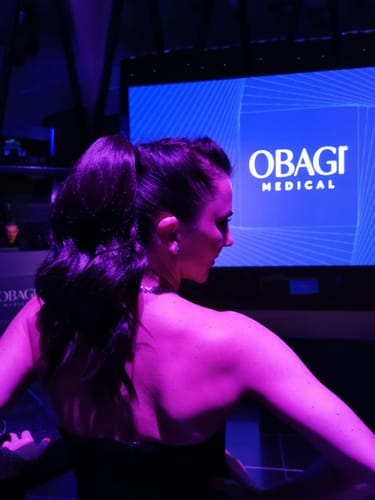 Customer photo review of Stranded Medium Wand Wave Clip-in Ponytail - Colour #4 Chocolate Dahlia