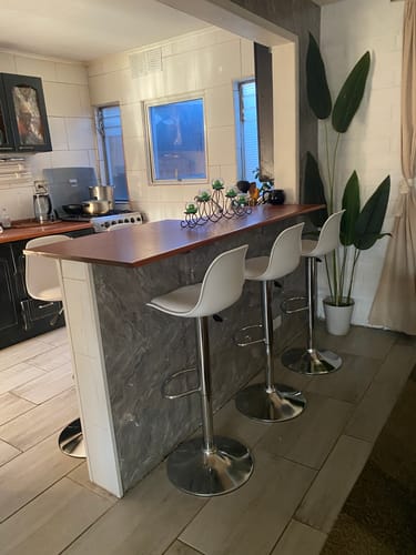 Customer photo review of Pack 5 Silla Piso bar Eame de Altura Regulable con Respaldo