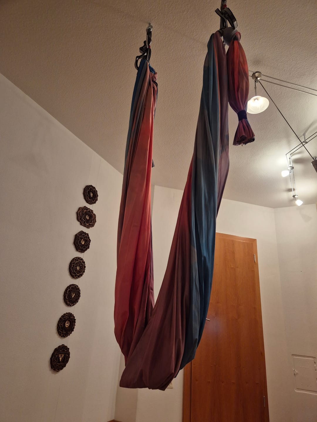 Customer photo review of Aerial Yogatuch - Hängematten Komplettset (Farbe Colorful Clouds)