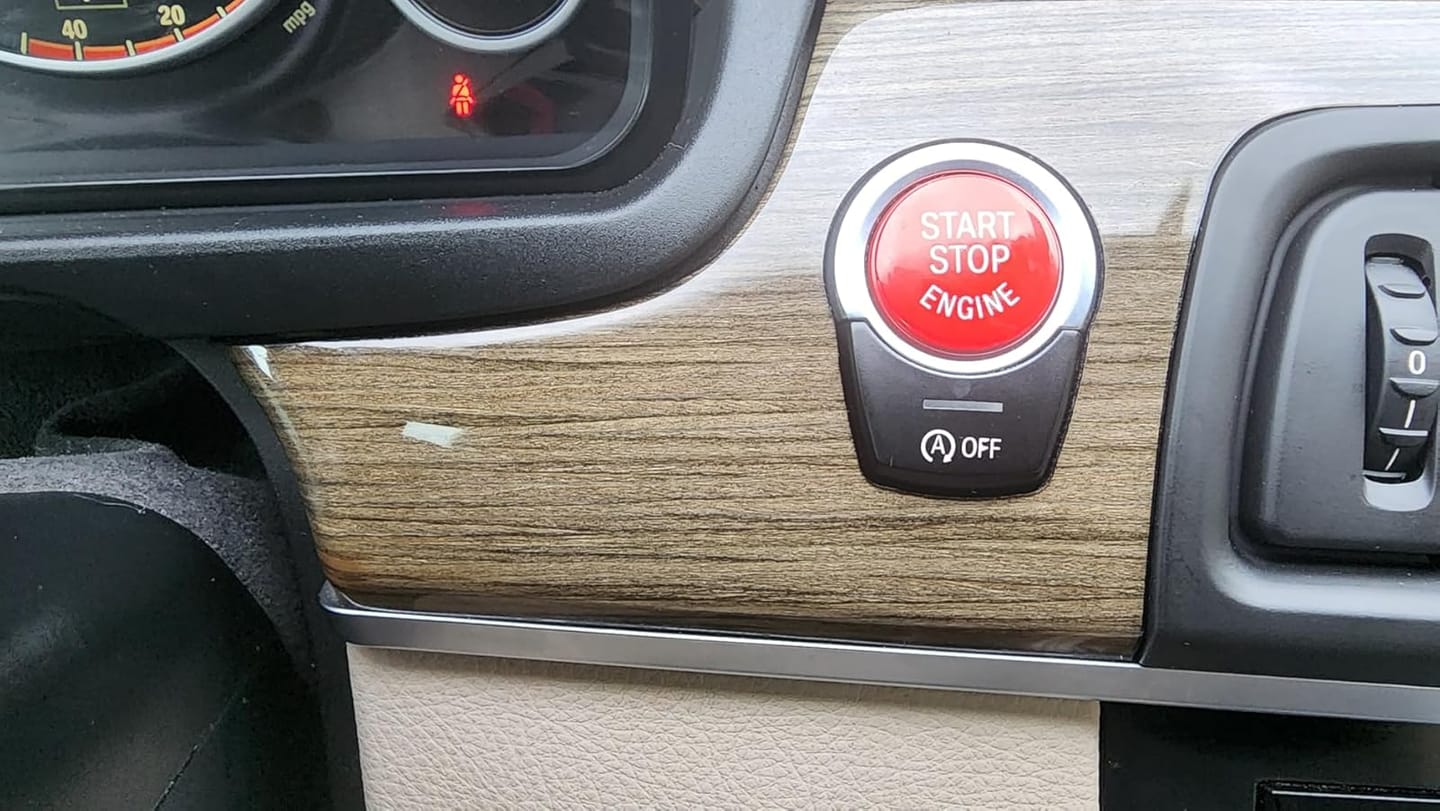 Customer photo review of Sports Red Start Stop Engine Switch Button Compatible with BMW,Power Ignition Start Stop Button Replacement(Compatible with BMW 1 2 3 4 5 6 7 X1 X3 X4 X5 X6/F30 F10 F01 F15 F16