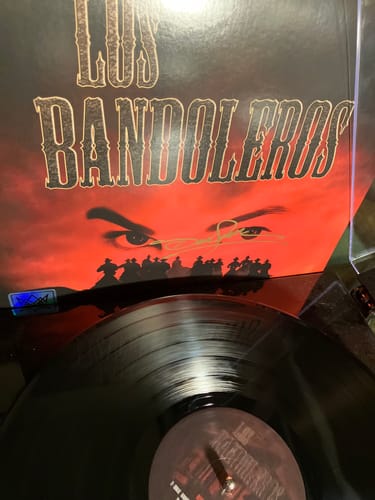 Customer photo review of VINILO "LOS BANDOLEROS"