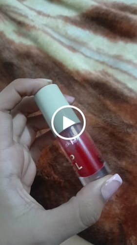 Customer video review of LIP OIL