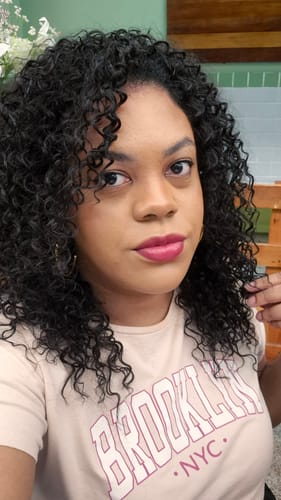 Customer photo review of Peruca Sabrina Cacheada Castanho Escuro