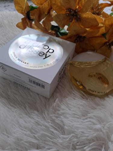 Customer photo review of Issey Miyake A Drop d'Issey Eau de Parfum Spray for Women 3oz