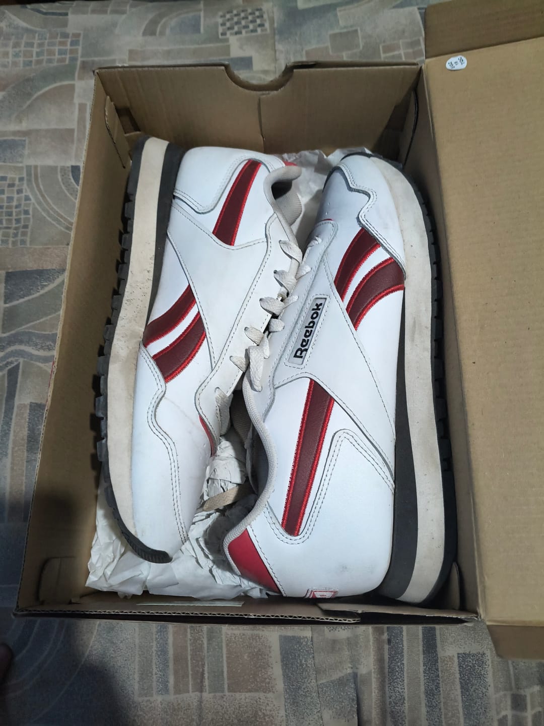 Customer photo review of Zapatilla Reebok Glide Hombre Blanco - Rojo - Negro