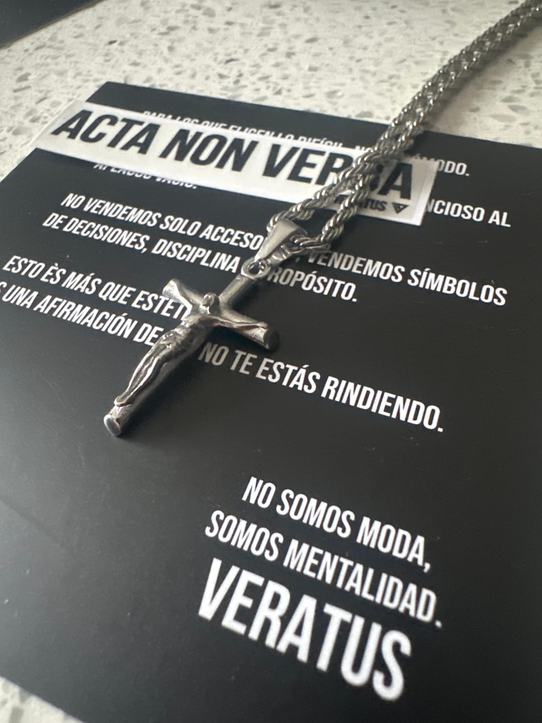 Customer photo review of Set Crucifijo Doble cadena Plateado