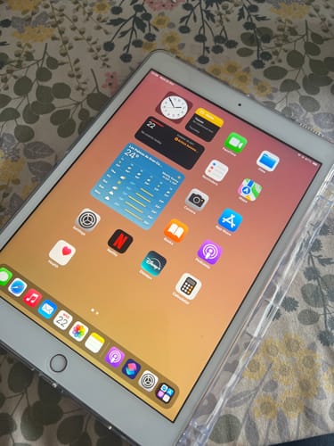 Customer photo review of Apple iPad 7th Generation (128GB, Wi-Fi, 10.2 inch) Rose Gold Refurbished Excellent